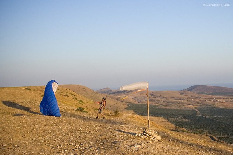 Летающий человек фото превью