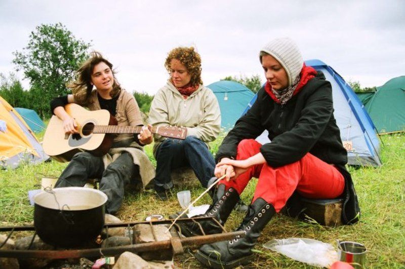 девушки, поход, гитара, соловки В походе фото превью