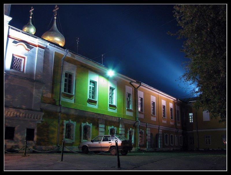 У Николо-Перервинского монастыря фото превью