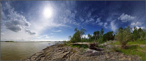 Берега большой реки или под призрачным солнцем