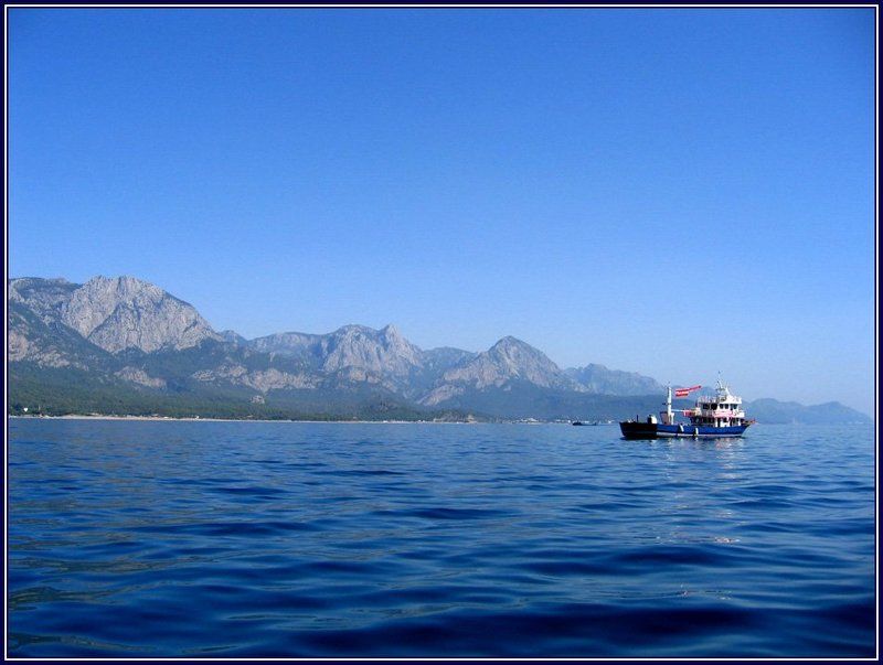 море, горы, кораблик Морская фото превью