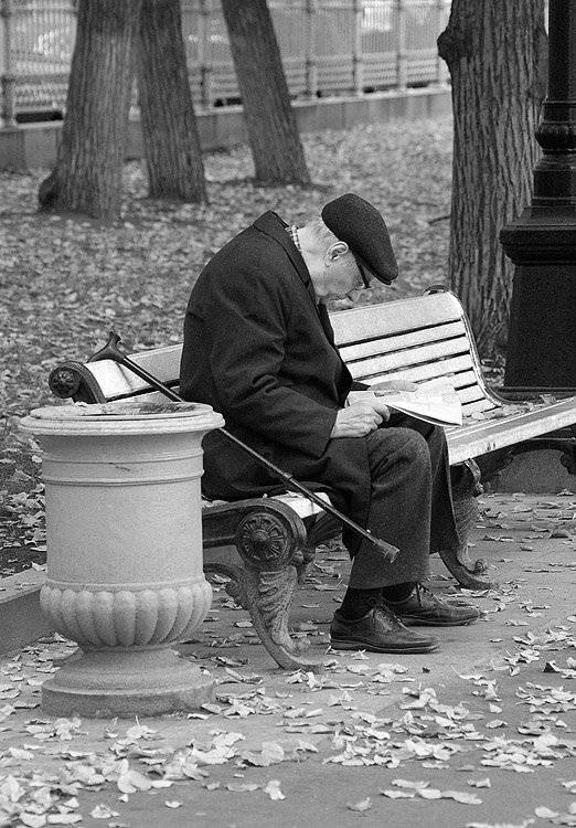 старик, бульвар, газета, Александр Абалихин