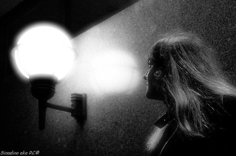 ночь, улица, девушка, фонарь *** фото превью