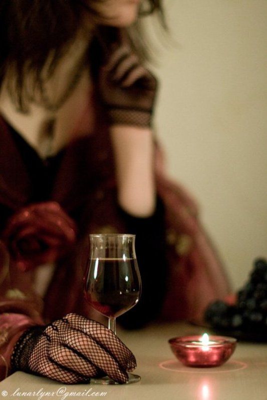 бокал, свеча, девушка Тебя ожидая фото превью