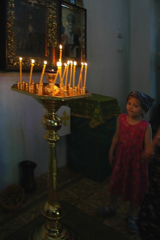 рыльск, старинный храм, свечи, провинциалочка В СТАРИННОМ ХРАМЕ фото превью