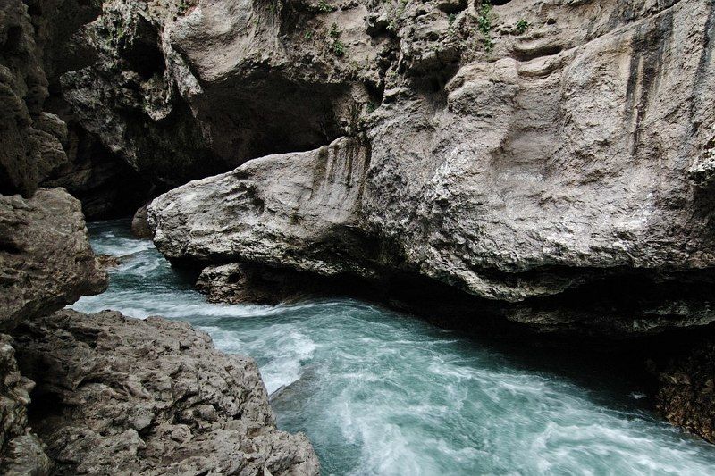 пейзаж, адыгея, горы, река белая Они сошлись: вода и камень фото превью