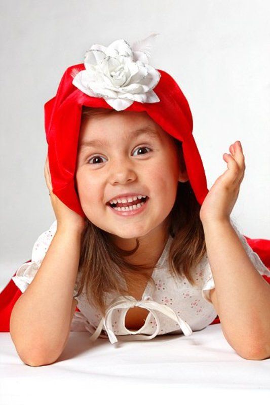 настя, ребенок, красная шапочка, смех — «Бабуль, а нету пирожков!» фото превью