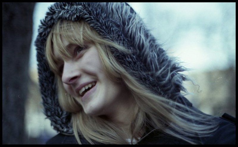 девушка, ветер, ветренность, холод ветренная фото превью