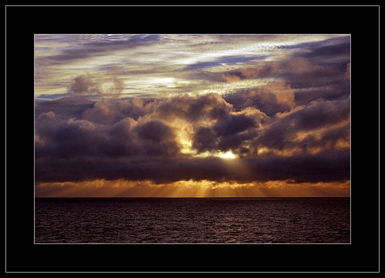 закат, о. змеиный, море,облака, montra