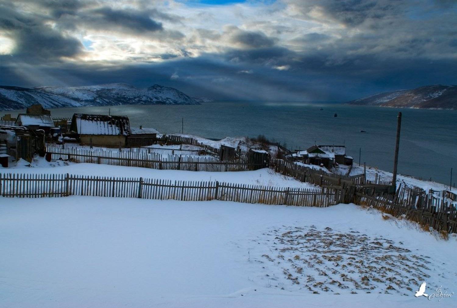 магадан, нагаево, охотское море, зима, снег, "волосы ангела", свет, лучи, облака, корабли, бухта, Ворон