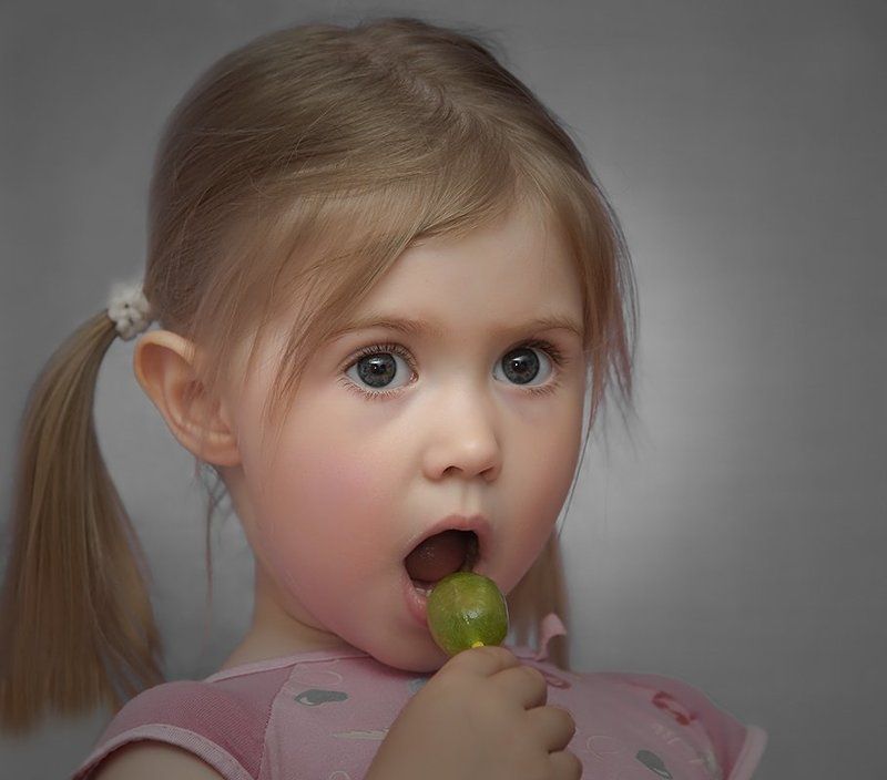 портрет,девочка,глаза,конфетка Ксюша фото превью