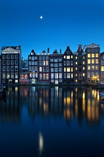 Neighbours and reflections