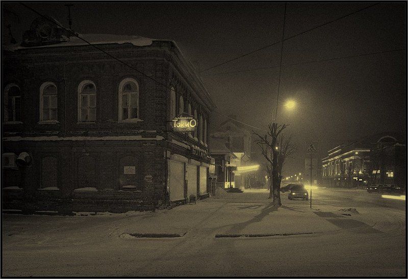 Ночь в уездном городке...жалит колкою пургой... фото превью