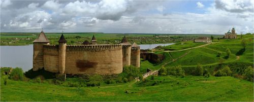 Пейзаж с крепостью