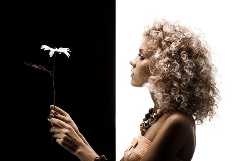 девушка, тонировка, прическа Любит-нелюбит фото превью