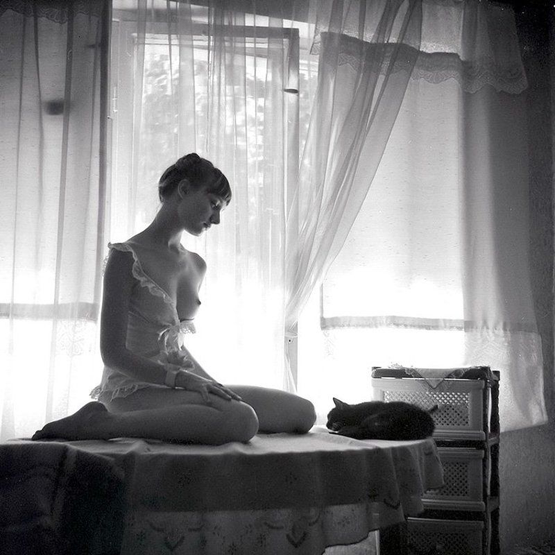 Она всегда была немного кошкой... любила спать и молоко... фото превью