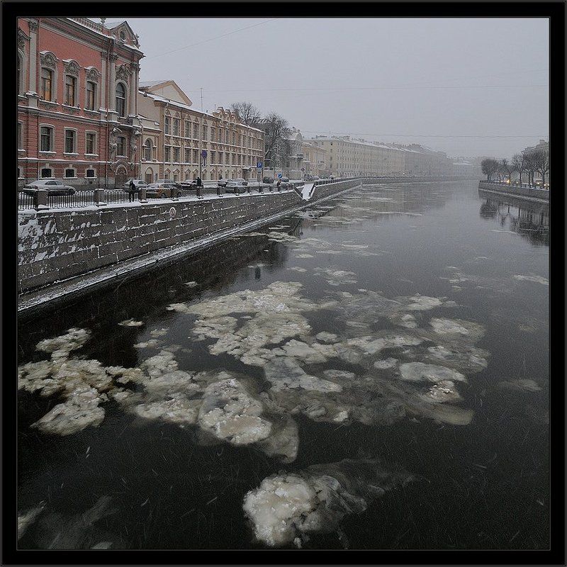 Спокойное и радостное состояние души от очарования созерцания минорной тональности родного города фото превью