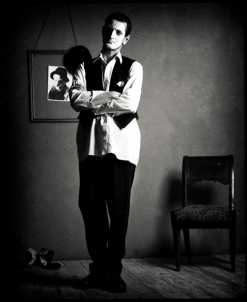 ч\\б, мужчина, портрет, стул, мим, клоун, пленка, скан, Nikita