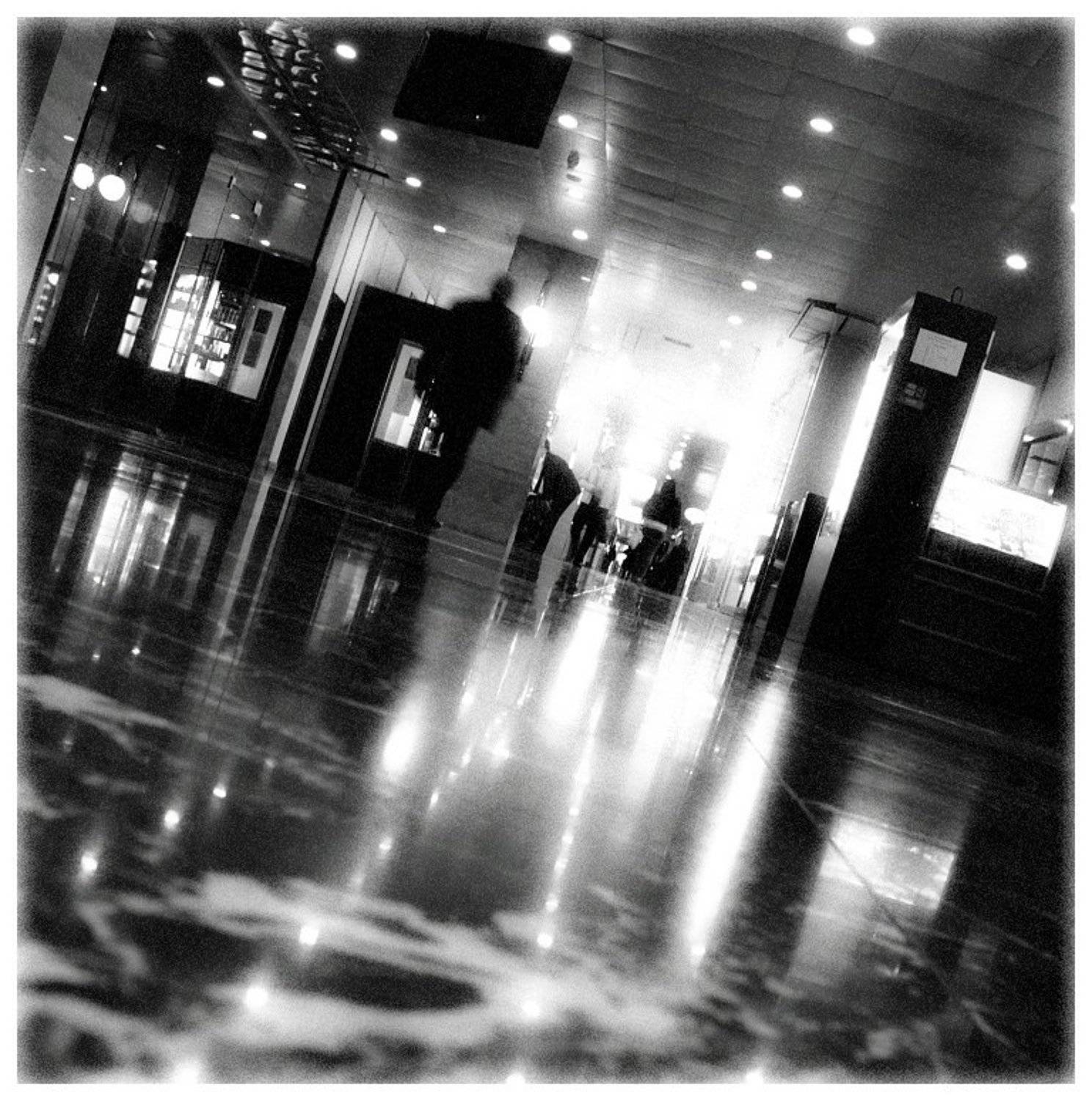 пол, лампы, тень. коридор, перспектива, Лев Теверовский