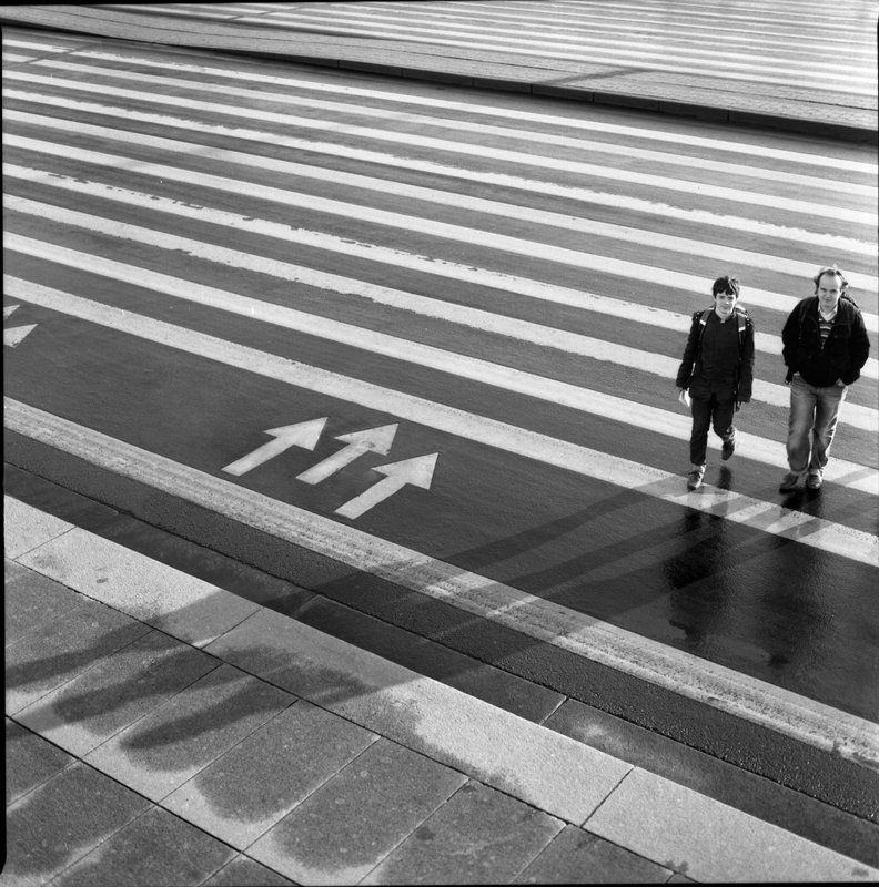 переход, зебра, трое, тень, петербург, чб, плёнка Трое фото превью