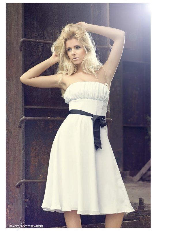 девушка, свет, завод *** фото превью