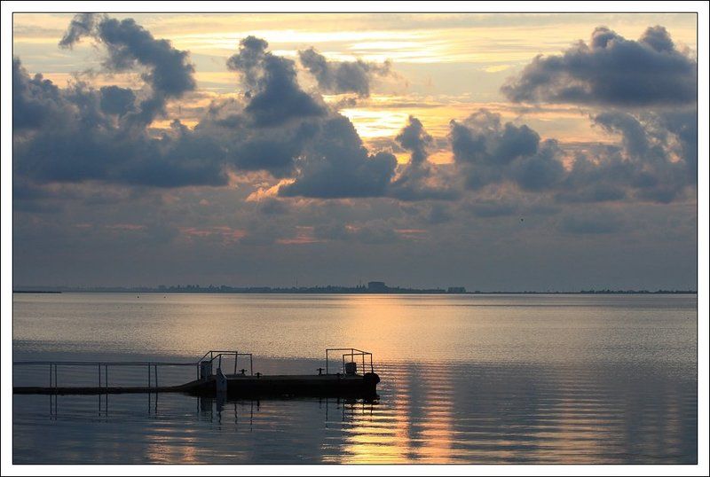 море, рассвет, пирс, облака Перламутровий світанок. фото превью