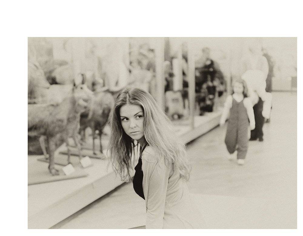 девушка, черно-белое фото, музей, люди,, Надежда