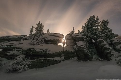 Луну несущий на плече