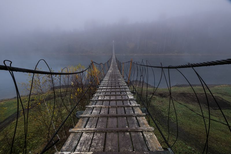 осень, туман, подвесной мост, мост, река, перспектива Мгла фото превью