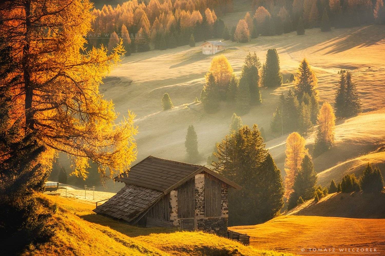 dolomities, dolomiti, mountains, italia, italy, odle, sunset, sunrise, light, red, orange, autumn, colours, siusi, alpe di siusi, shelter, Tomasz Wieczorek