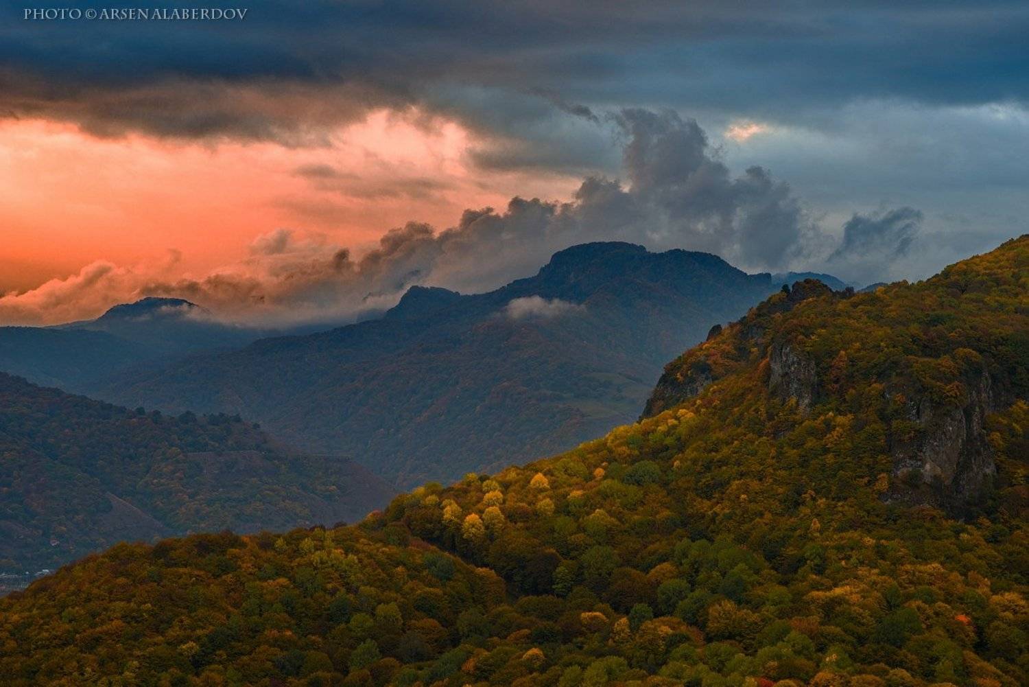 горы, предгорья, осень, вечер, закат, хребет, вершины, пики, озеро,каньон, обрыв, скалы, холмы, долина, облака, путешествия, туризм, карачаево-черкесия, кабардино-балкария, северный кавказ, Арсен Алабердов