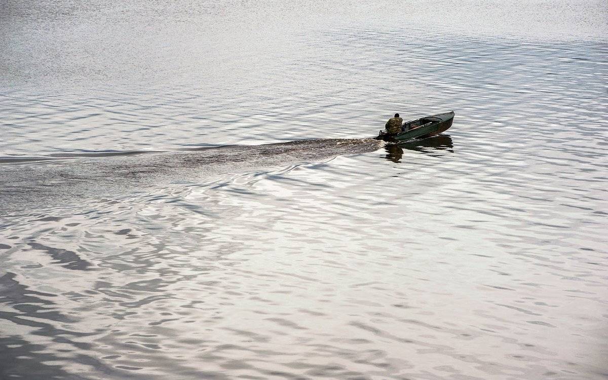 река, волга, волны, лодка, отражения, калязин, Валерий Пешков