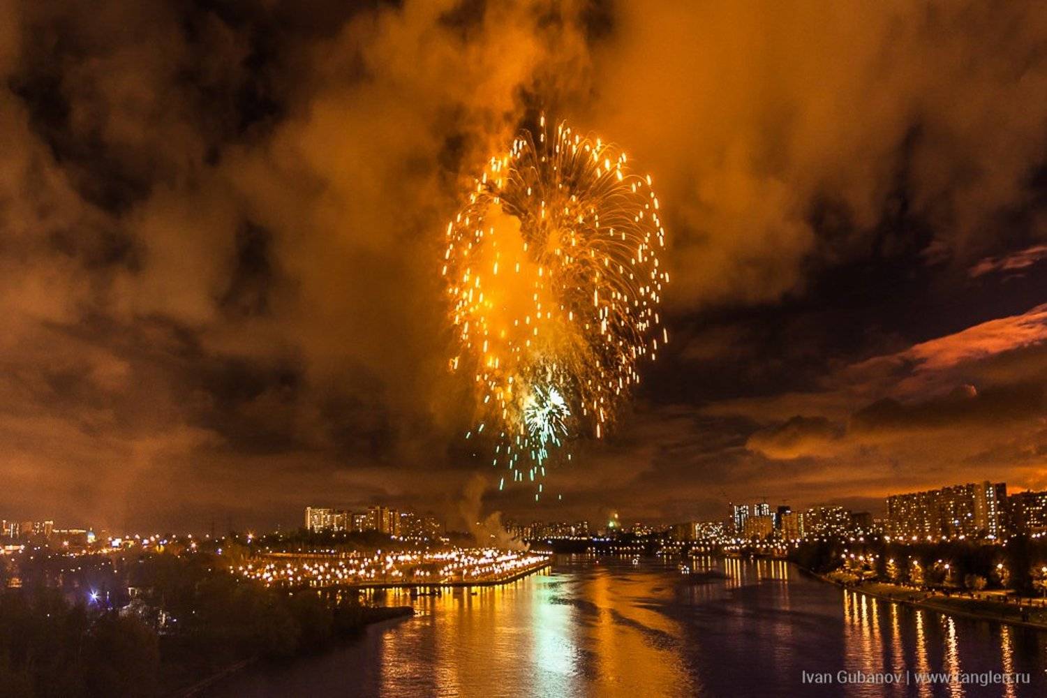 9 мая, салют, москва, река, праздник, день, победы, фейерверк, дым, небо, вечер, город, Иван Губанов