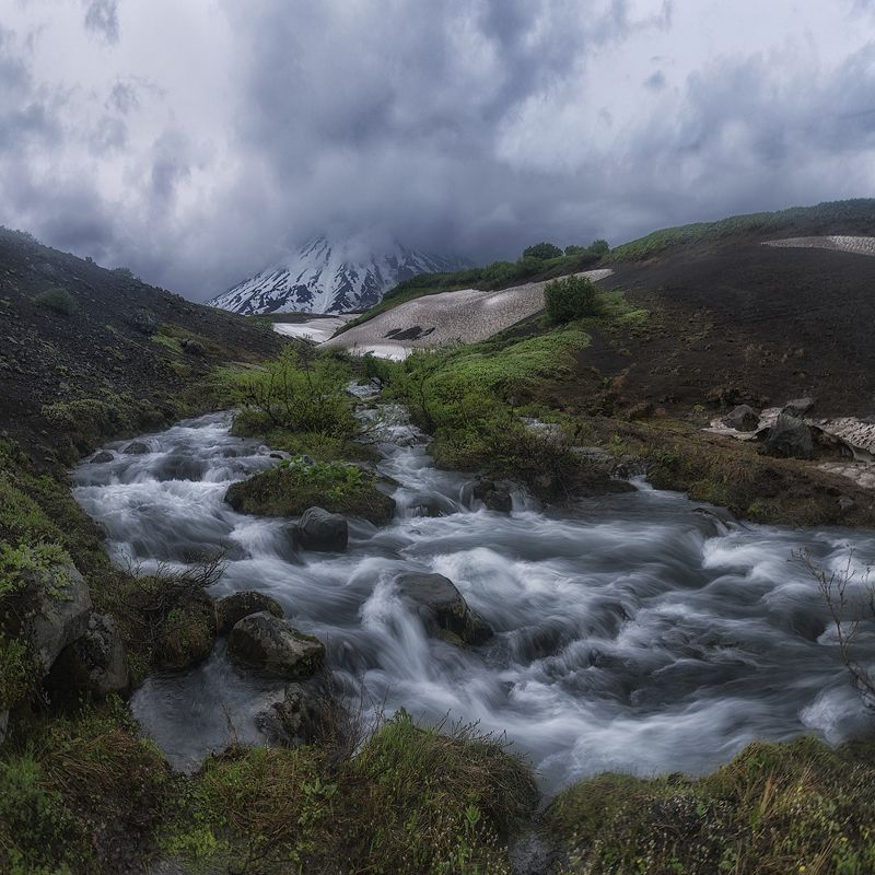 камчатка, вулкан, туман, сумерки, река Суровая Камчатка фото превью