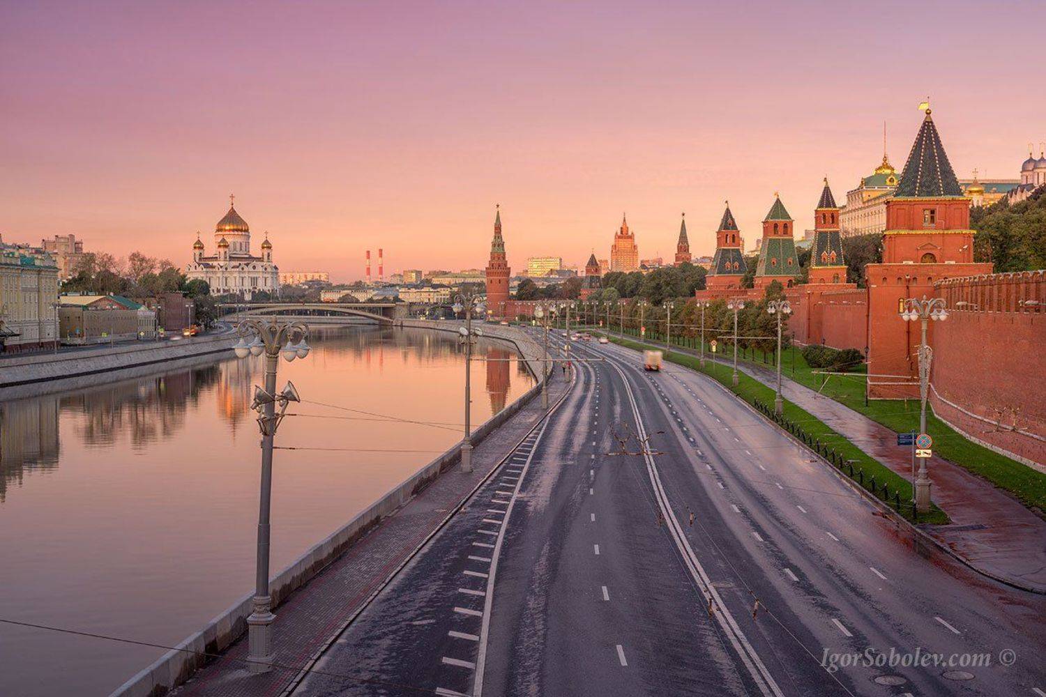 кремлевская набережная, утро, москва, Соболев Игорь