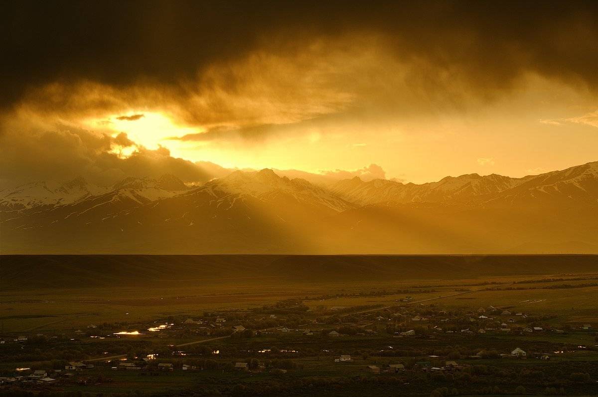 киргизия, азия, пейзаж, природа, весна, горы, ущелье, закат, долина, село, путешествие, Оборотов Алексей