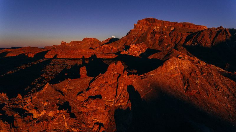 луна закат горы Смена караула фото превью