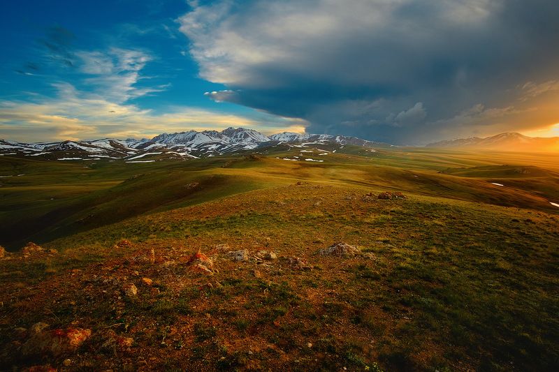 киргизия, азия, пейзаж, природа, весна, горы, ущелье, закат, долина, озеро, путешествие, плато Сон-Куль фото превью