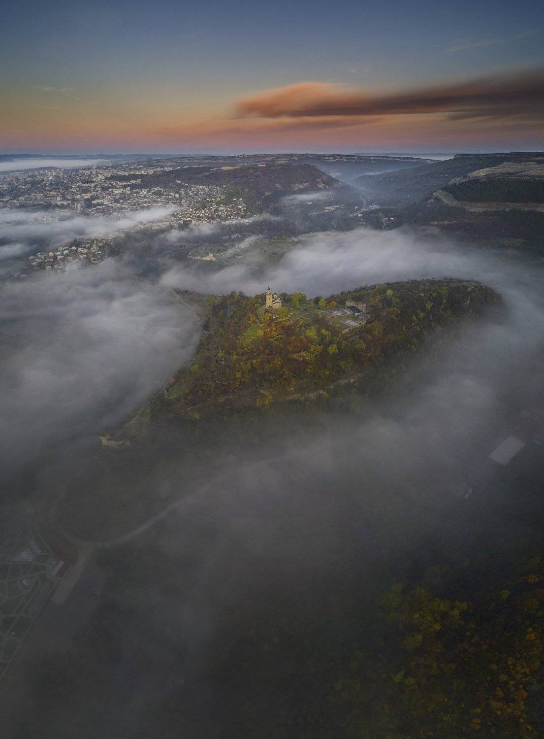 октябрь, осень, утро, царевец, туман,болгария, велико тырново, Даниел Балъков