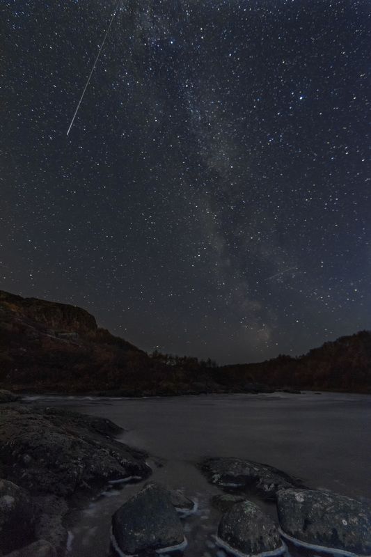 комета  и млечный путь фото превью