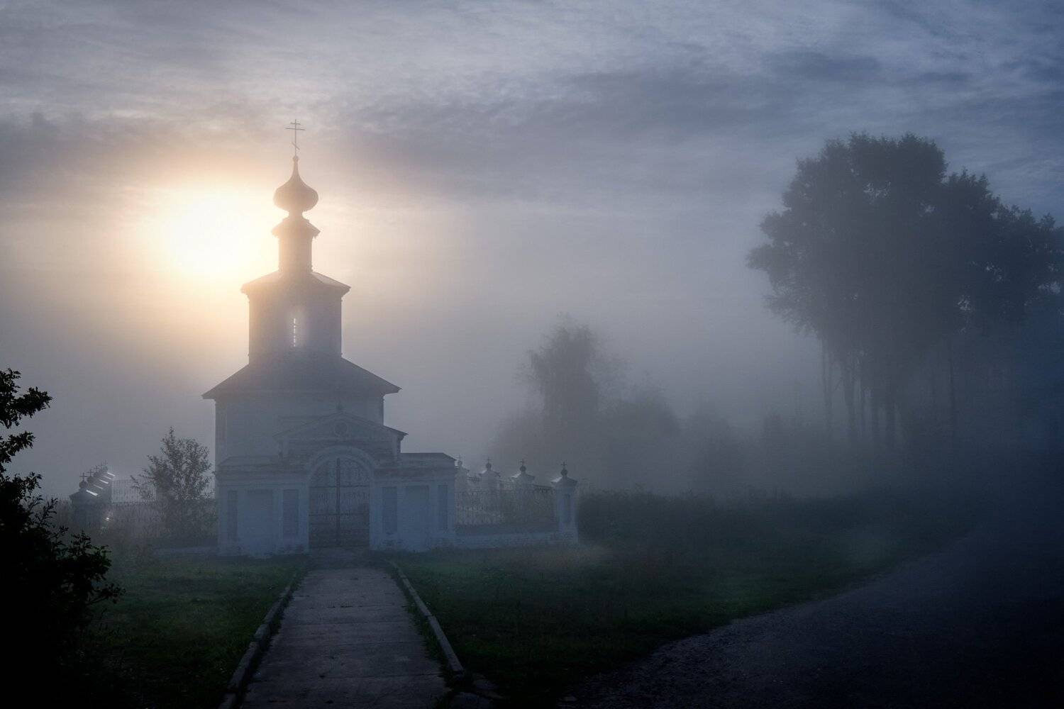 пейзаж, город, часовня, туман, рассвет, утро, солнце, Андрей Чиж