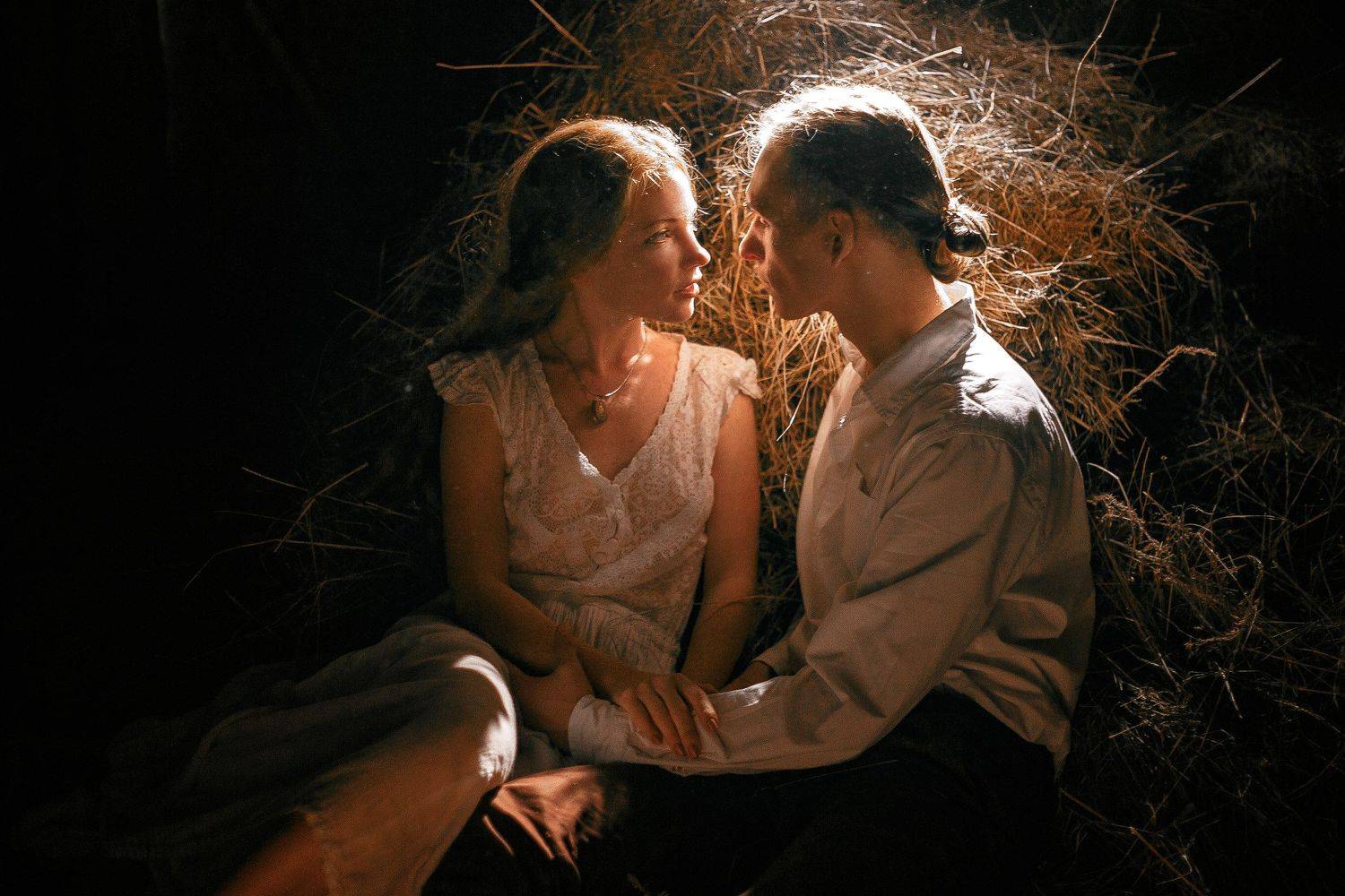 любовь, пара, молодые, девушка, парень, сеновал, деревня, свет, вечер, тишина, поцелуй, россия, Васильев Андрей
