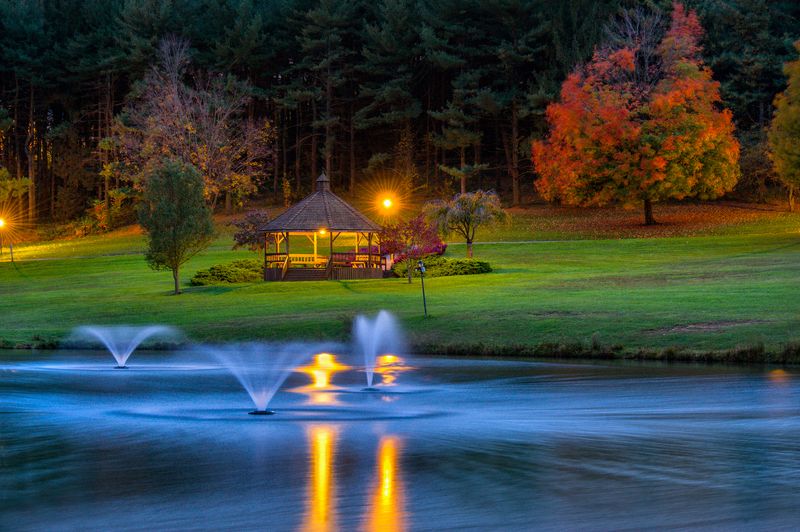 Fountains at night фото превью