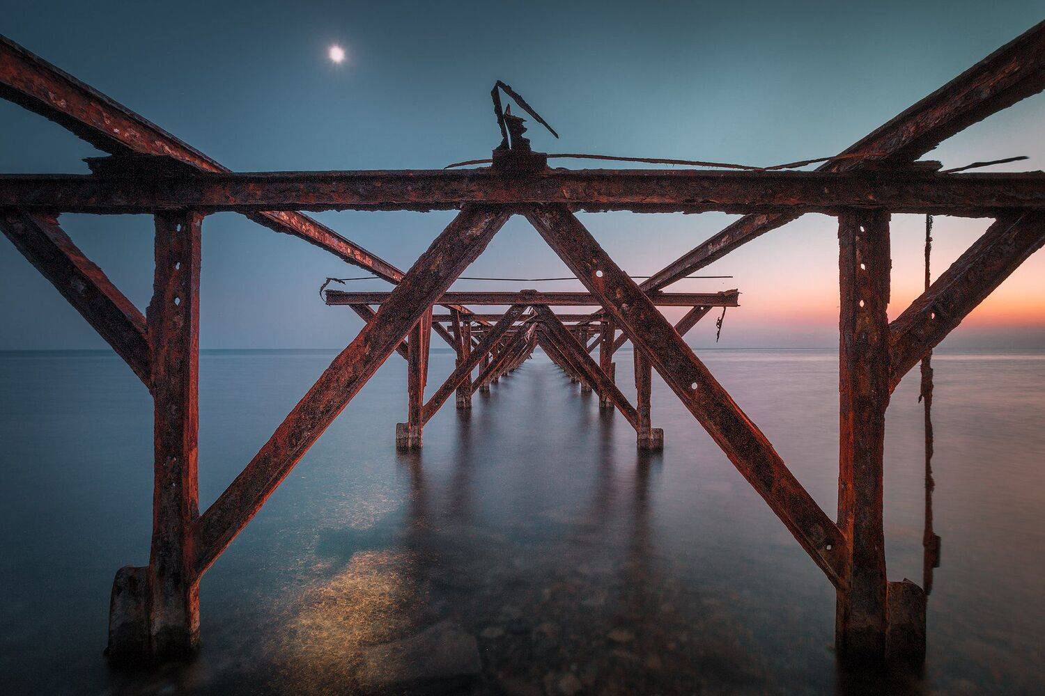 пляж, закат, старый пирс, черне море, луна, лунный свет,, Андрей Огнев