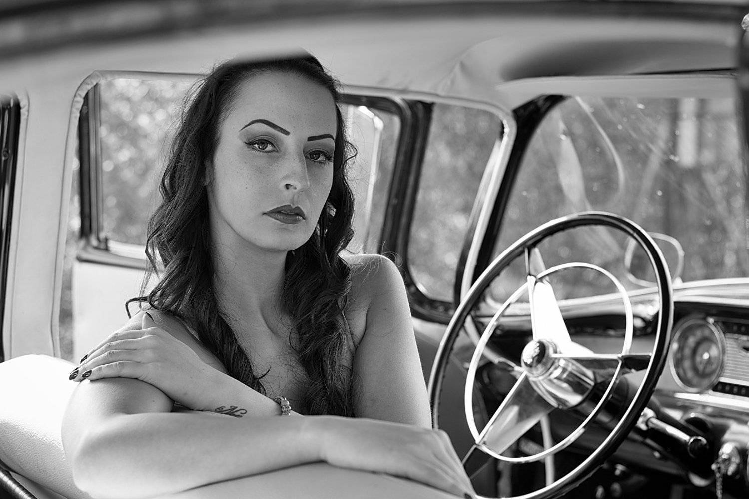 model, glamour, woman, female, black and white, body, sexy, sensual,  curves, portrait, erotica, lingerie, car, natural light, fashion, people,, Lajos Cs&aacute;ki