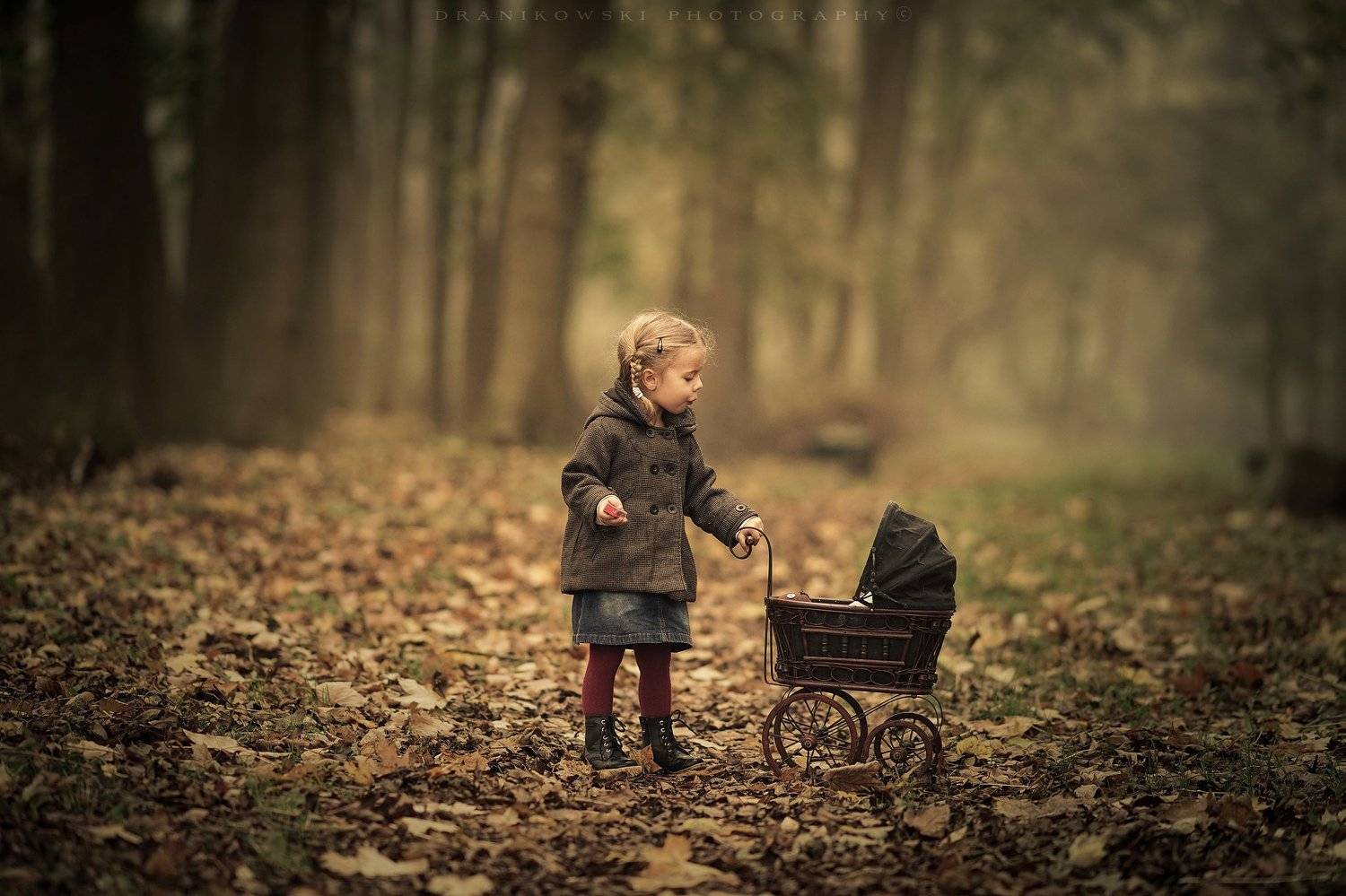 осенняя, колыбельная, autumn, lullaby, girl, cute, sweet, park, trees, leafs, foggy, mist, jesien, Radoslaw Dranikowski