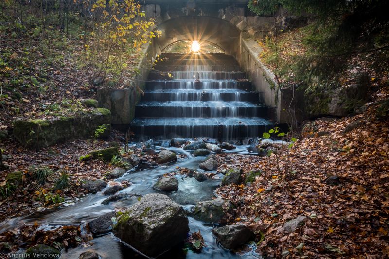 Солнце под мостом фото превью