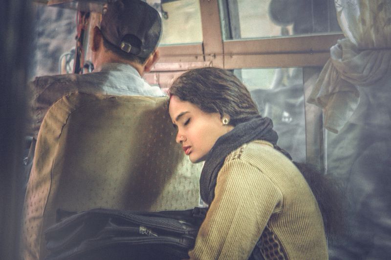 long journey home, dozing on a coach, nepali woman, fellow traveller, candid shot, Долгая дорога домой... фото превью