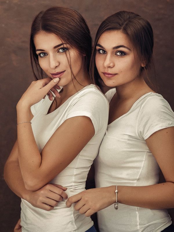 Sisters фото превью