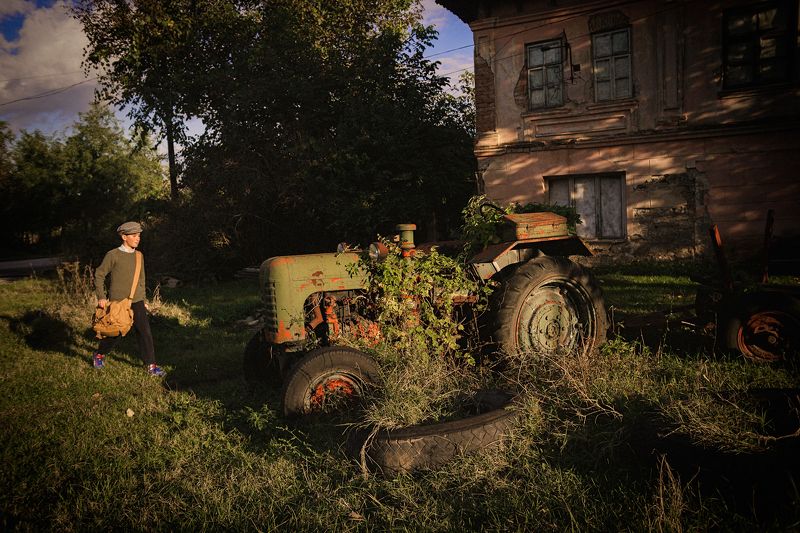 Рассказ о том, как маленький тракторист и пожилой ДТ 20 не поладили фото превью